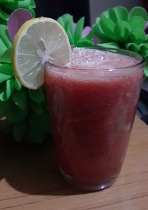 વોટરમેલન જ્યુસ (Watermelon Juice Recipe In Gujarati) રેસીપી મુખ્ય ફોટો