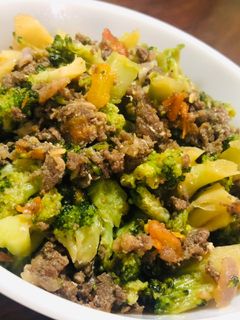 A picture of Beef Shawarma and Broccoli Stir-fry.