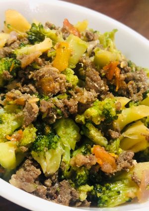 A picture of Beef Shawarma and Broccoli Stir-fry.