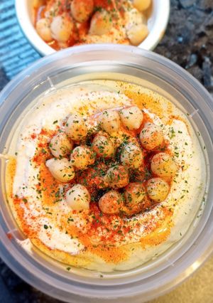A picture of Hummus.