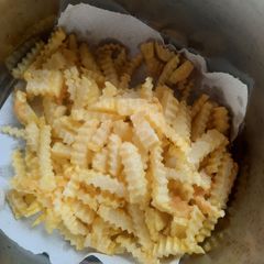 A picture of Wavy potatoe chips/fries.