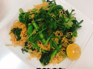 Mì gói xào cải ngồng