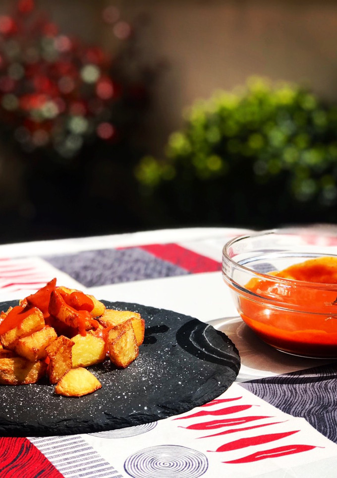 Una foto de Patatas bravas con salsa brava casera picante 🌶🌶