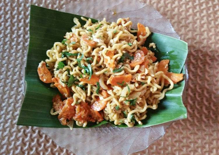 Bagaimana Menyiapkan Mie goreng telur orak arik yang Bikin Ngiler