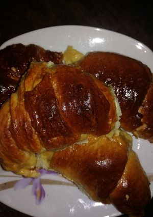 Una foto de Medialunas de Grasa (croissant)