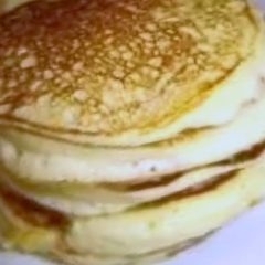 A picture of Banana🍌 pancakes.