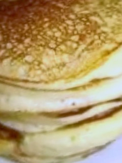 A picture of Banana🍌 pancakes.