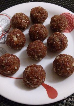 अळीव मखाना लाडू - (ALIV LADOO RECIPE IN MARATHI) रेसिपी चे मुख्य फोटो 