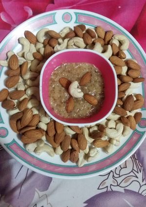 A picture of Kaju badam halwa.