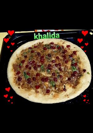 A picture of Turkish flat pide.