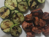 Parrillada de chorizo y zuchinni