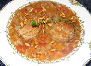 Una foto de SOPA DE LENTEJAS CON REPOLLO, COSTILLASY SEMILLAS DE ZAPALLO ASADAS. JON STYLE