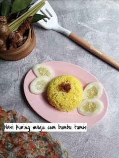 Foto resep Nasi kuning magic com bumbu tumis