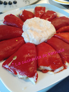 Una foto de Pimientos del piquillo rellenos de bacalao