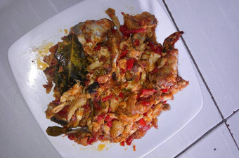 Cara Gampang Menyiapkan Ayam suwir pedas manis jeruk limo yang Bikin Ngiler