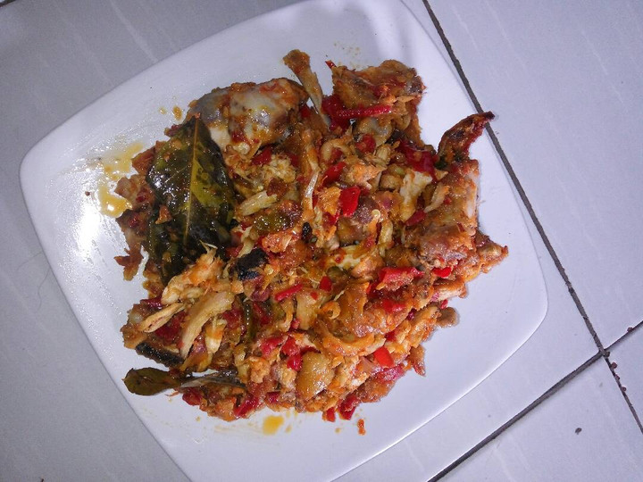 Cara Gampang Menyiapkan Ayam suwir pedas manis jeruk limo yang Bikin Ngiler