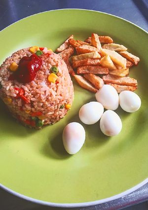 Una foto de Arroz con atún 🐟🍙🍴