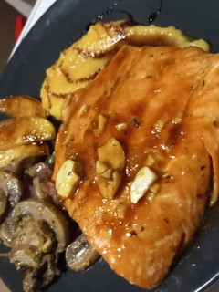 Una foto de Salmón agridulce