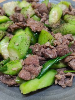 Hình của món Mướp khía xào bò.