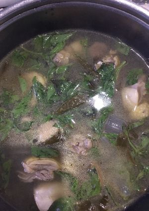 Hình của món Lẩu gà lá giang.