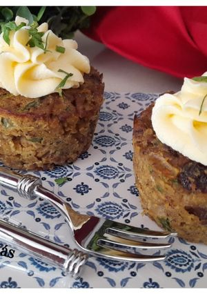 Una foto de Pastel de carne con pasas y canela