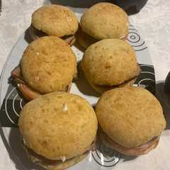 Una foto de Figacitas de leche, ajo y provolone