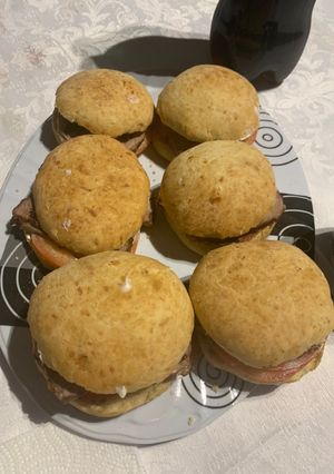 Una foto de Figacitas de leche, ajo y provolone