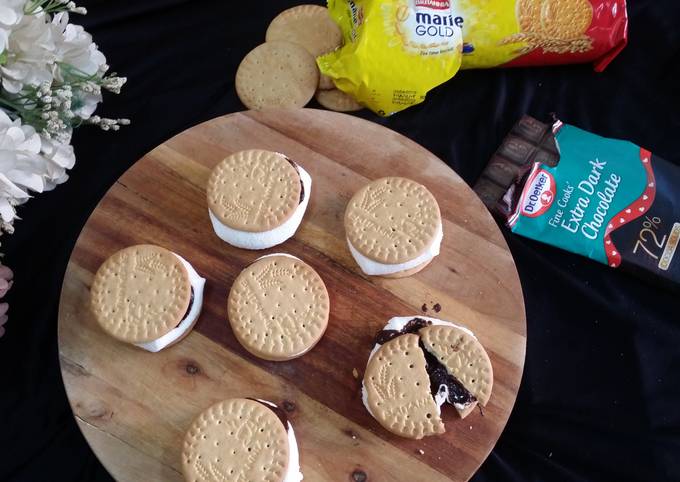 Simple Way to Make Quick Microwave Biscuit Sandwiched S'mores