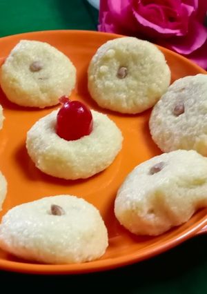 ઇન્સ્ટન્ટ જન્માષ્ટમી સ્પેશિયલ પેંડા (Instant Janmashtami Special Peda Recipe In Gujarati) રેસીપી મુખ્ય ફોટો