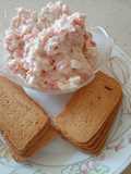 Tostadas canapé de langostinos y surimi