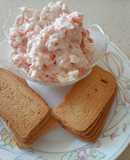 Tostadas canapé de langostinos y surimi