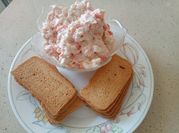 Una foto de tostada de surimi
