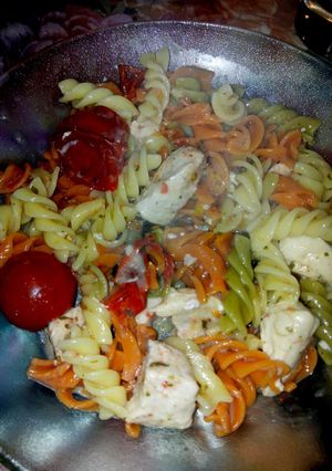 Una foto de Fideos con pollo y verduras #CocinaRapidayFacil