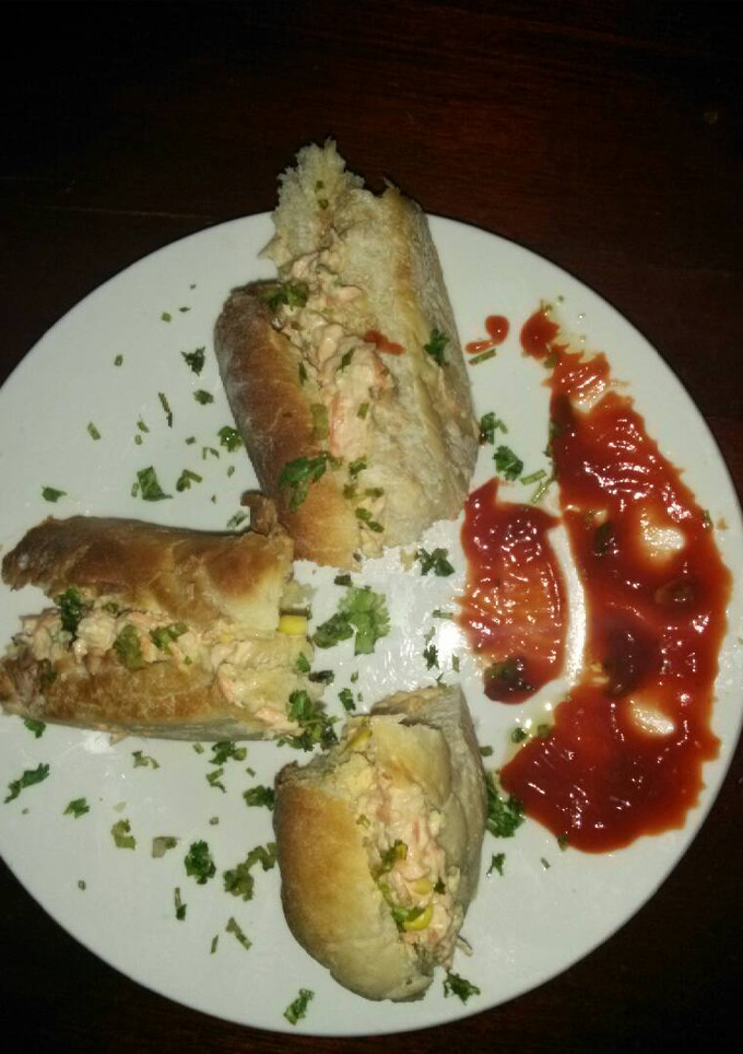 Una foto de Sandwiches con aderezo de vegetales y atún muy nutritivo, ideal