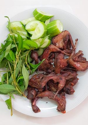 Hình của món Cút chiên bơ.