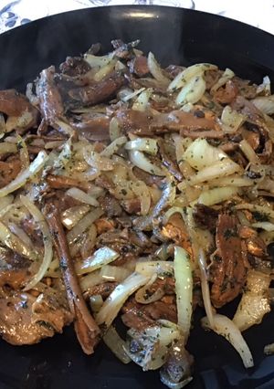 Une photo de Poêlée de cèpes aux oignons et persil