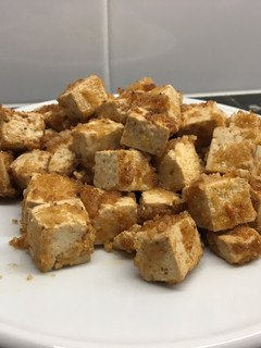 Una foto de Tofu rebozado con soja y limón