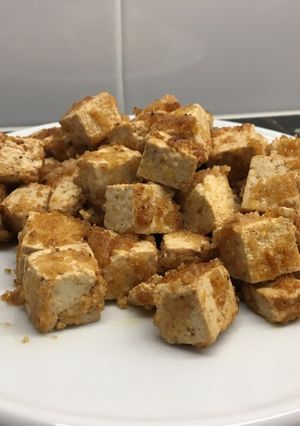 Una foto de Tofu rebozado con soja y limón