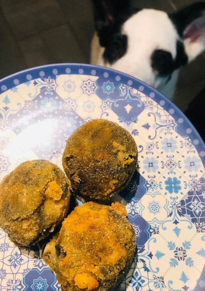 Una foto de Croquetas de calamares en su tinta súper cremosas