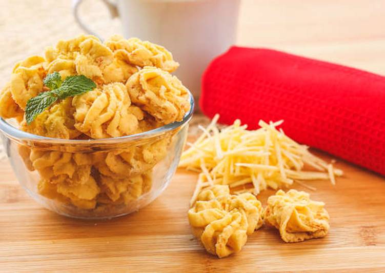 Easiest Way to Make Tasty Kue Sagu Keju