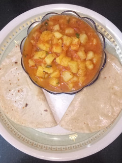 ગાર્લિક ટામેટા બટાકા નુ શાક (Tomato Bataka Shak Recipe In Gujarati) રેસીપી મુખ્ય ફોટો