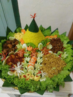 Foto resep Tumpeng nasi kuning istimewa