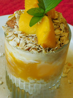 மாம்பழ பர்ஃபைட் (mango parfait recipe in tamil) செய்முறை முக்கிய புகைப்படம்