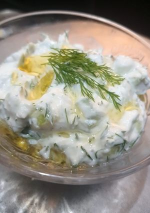 A picture of Tzatziki Sauce.