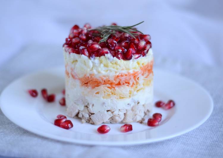 Салат с куриной грудкой и гранатом (ПП)