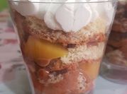 Una foto de postres en vaso