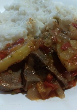 Una foto de Estofado de lengua con arroz