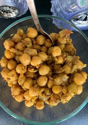 છોલે (Chhole Recipe In Gujarati) રેસીપી મુખ્ય ફોટો