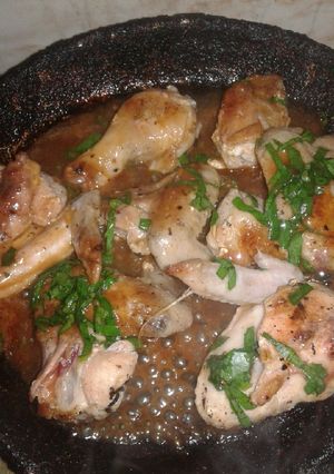 Una foto de Alitas Agrio y Dulce con Espinacas