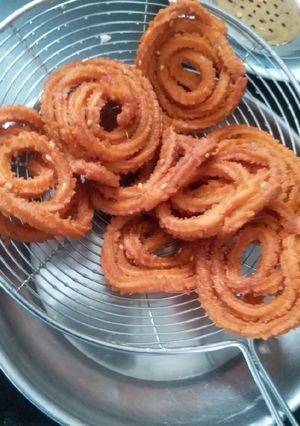 ડ્રાય નાસ્તા (Dry Nasta Recipe In Gujarati) રેસીપી મુખ્ય ફોટો